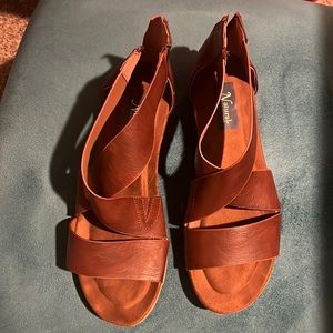 EUC Brown size 10 Sandals with back zipper